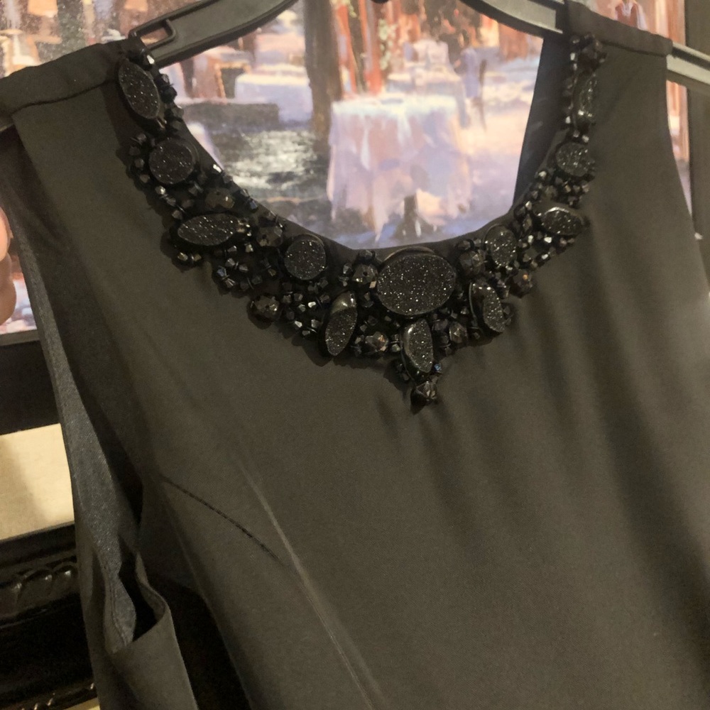 That little black 💃🏼 dress! Gem neck